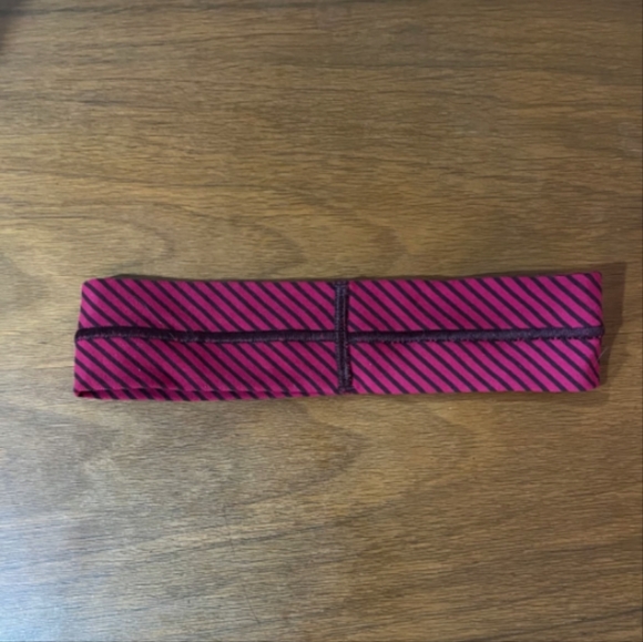 NWOT Lululemon Anti-slip Headband Maroon - Picture 2 of 3